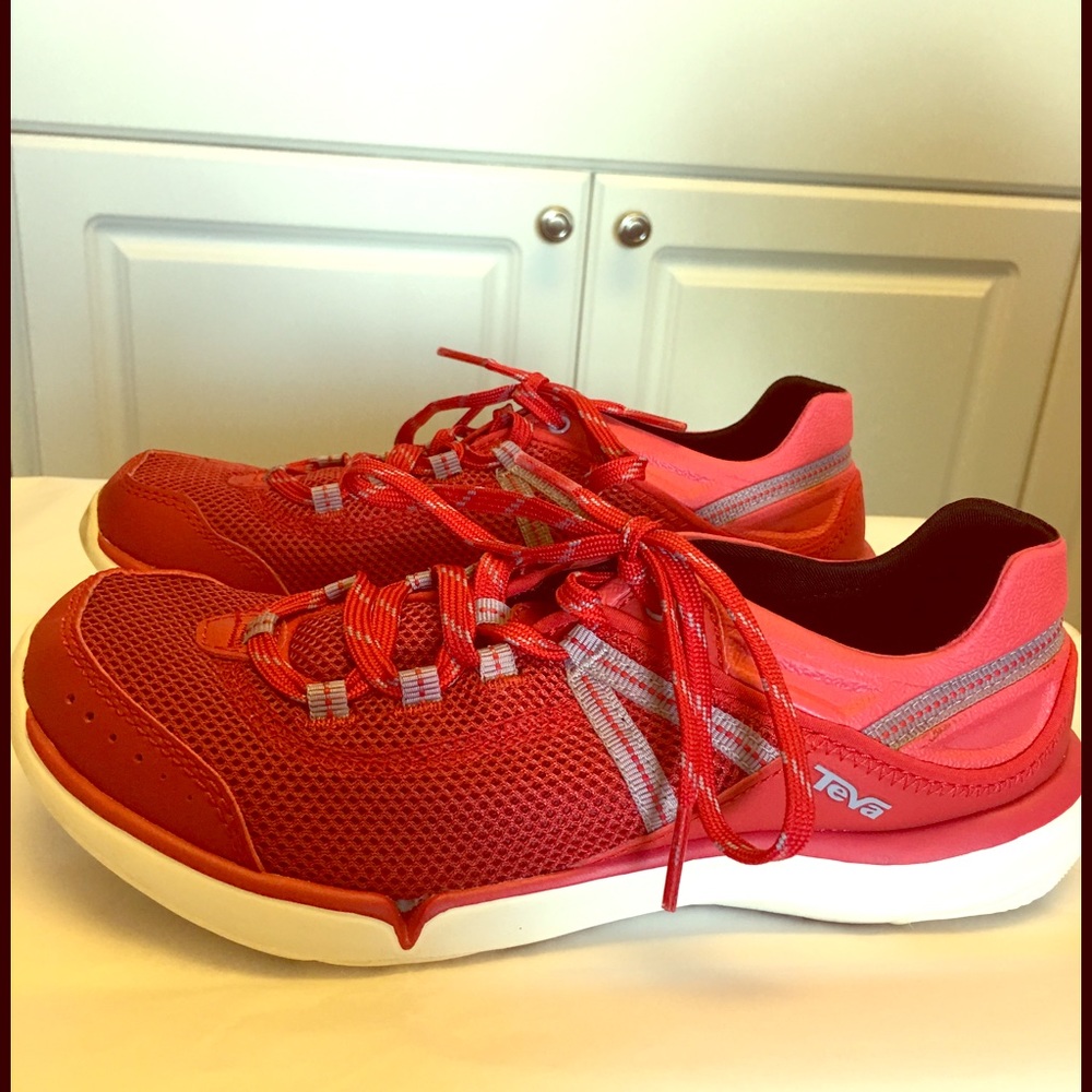 Teva’s men shoes